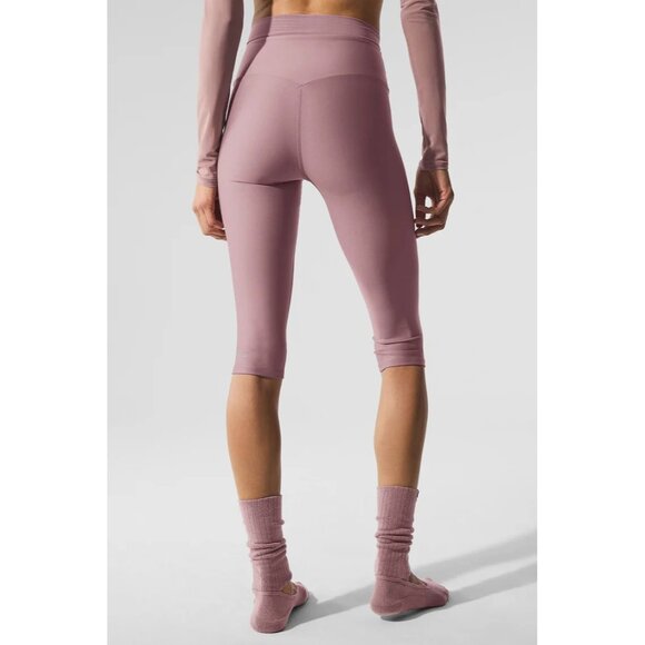 ALO Yoga Airlift Mesh High-Waist Divine Capri Pants in Smoky Quartz - Picture 5 of 6